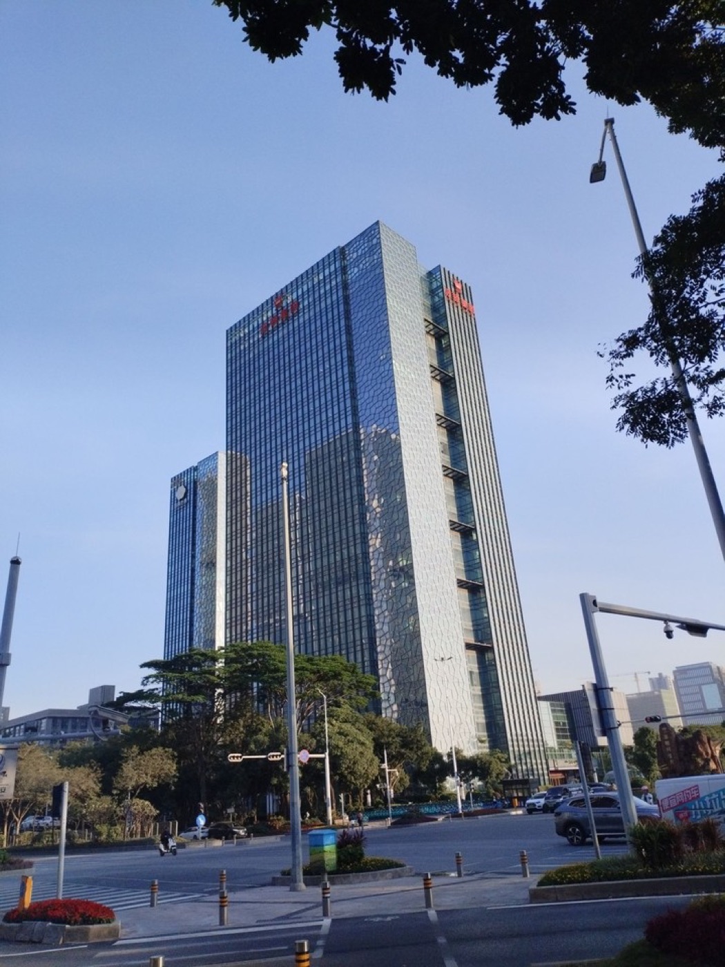 波顿大厦外观图